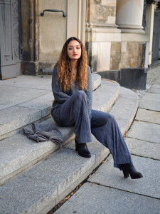 grey flared plissee pants