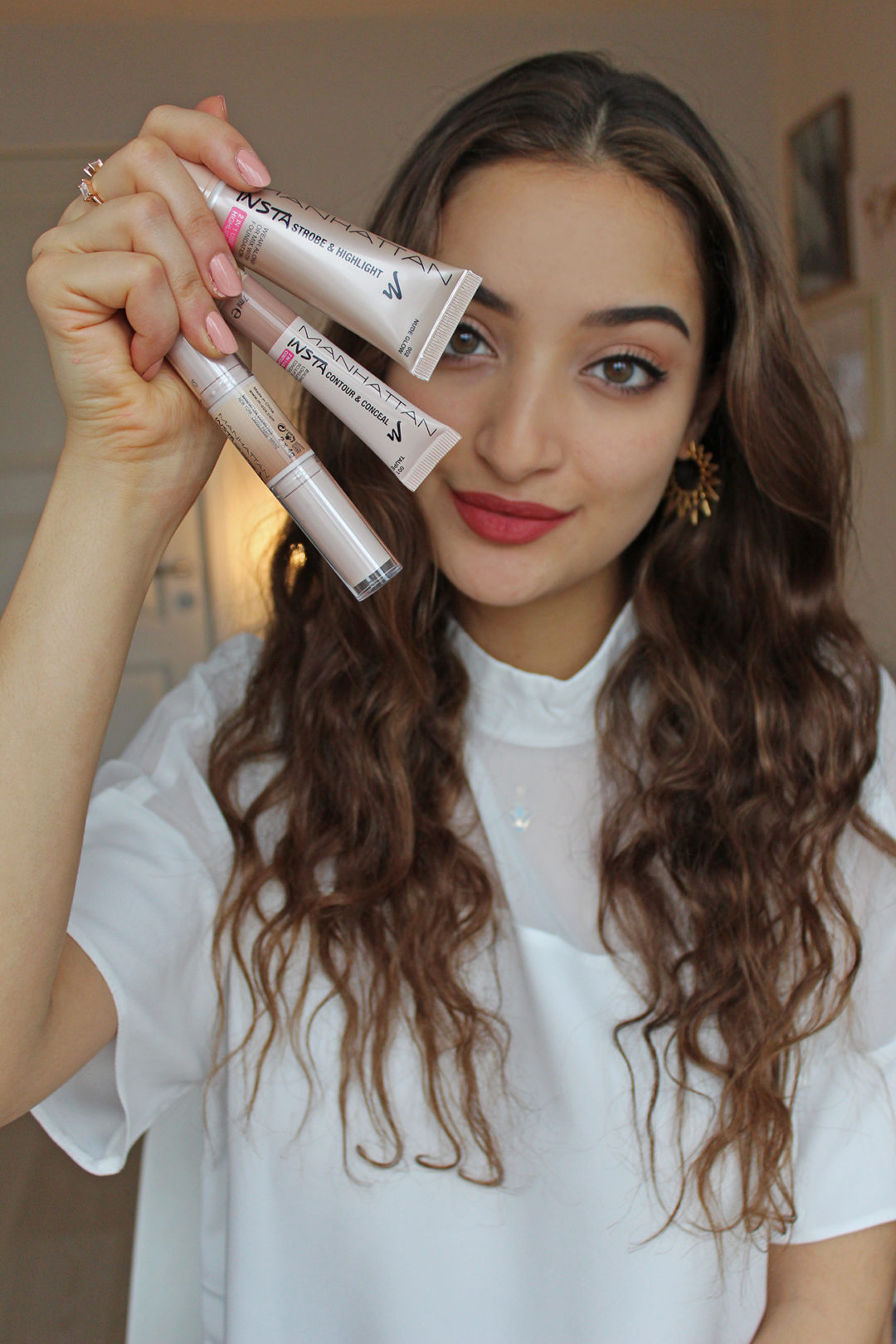 How to Contour for the Perfect Selfie with Manhattan INSTA products